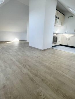 *** Gemütliches 2-Raum-DG-Kuschelnest mit Einbauküche in Weißenborn bei Freiberg *** - Weißenborn (Erzgebirge)