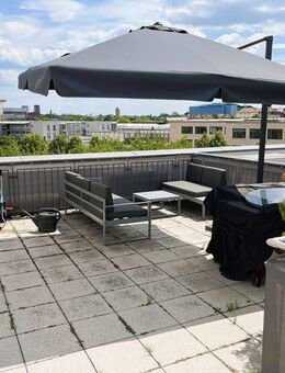 Wunderschöne 3-Zi Wohnung mit Dachterrasse und EBK - Nürnberg