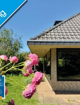 Winkelbungalow mit 2 Etagen // auf Eckgrundstück // Nähe Plöner See // repräsentative Auffahrt - Ascheberg (Holstein)