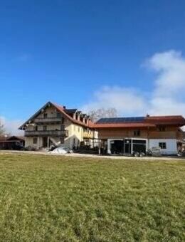 Großzügiges Bauernhaus in guter und sonniger Lage unweit vom Tüttensee - Grabenstätt