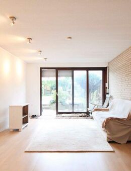 Charmantes Reihenmittelhaus mit moderner Einbauküche und kleinem Garten - Kassel