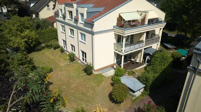 Sonnige Maisonettewohnung für gehobene Ansprüche mit Garten und Tiefgarage