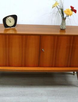 Mid Century SIDEBOARD 2-türig, schräge Beine, Nußbaum Hochglanz, 50er 60er - Sinzig