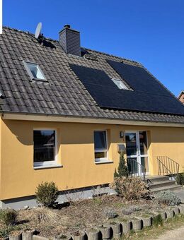 Energetisch saniertes verbundenes Einfamilienhaus mit Keller und Garage - Tostedt