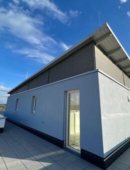 SOFORT-BEZUGSFERTIG: TRAUMHAFTES PENTHOUSE MIT "RUNDUM"-TERRASSE UND WEITBLICK! 3 Zimmer - Dornburg