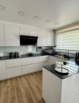 Schöne und große 5,5-Zimmer-Wohnung in Pattonville - sofort verfügbar, mit Balkon, Carport & EBK - Remseck (Neckar)