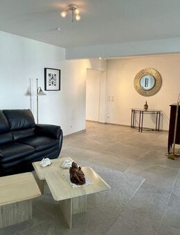 GERADLINIG: SCHICKE, SANIERTE WOHNUNG MIT EINBAUKÜCHE UND 2 STELLPLÄTZEN! - Eppelheim