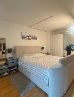Luxus- Boxspringbett 1.80x2:00 mit integriertem TV-Lift fast - Burgdorf Zentrum