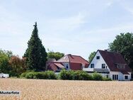 Einfamilienhaus, Anbau und Garage - provisionsfrei - Lottstetten