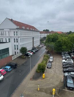 Kompakte 1-Zimmer-Wohnung mit Gestaltungspotenzial im Dachgeschoss - Hannover