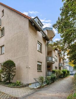 Gepflegte, modernisierungsbedürftige 4-Zimmer-Eigentumswohnung mit Loggia und TG-Stellplatz in Stein - Stein (Bayern)