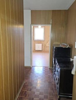 Renovierungsbedürftige 3-Zimmerwohung in Top Lage am Kaiserlei - Offenbach (Main)