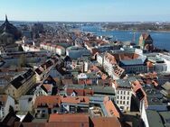 Moin Handwerker! Sanierungsbedürftige Eigentumswohnung mit 3 separat begehbaren Zimmern und Balkon - Rostock