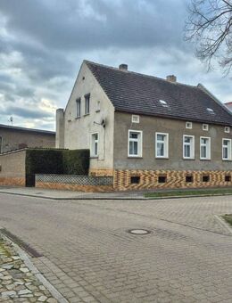 Super Preis ! Großes EFH , 6 Zimmer, 506m² Grundstück. Keller. Doppelgarage, Fernwärmeanschluss - Bördeland