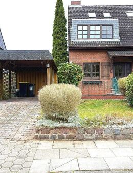 Endreihenhaus mit großem Garten, Carport & ausgebautem Dachgeschoss - Glinde