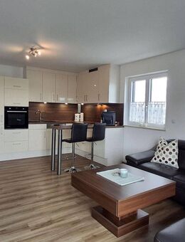 Provisionsfrei - Barrierefreie 3-Zimmer-Wohnung mit Balkon, EBK und Carport in Top-Lage - Adlkofen