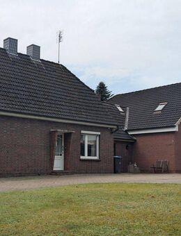 Zwei Einfamilienhäuser auf einem großzügigen Grundstück in Zetel - Wohnen, Vermieten oder Mehrgenerationennutzung - Zetel