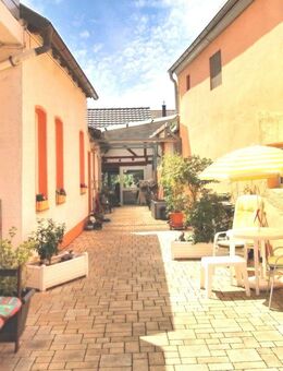 Charmantes Einfamilienhaus mit Einliegerwohnung - Lingenfeld