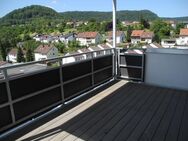 Wunderschöne 3 Zimmer-Penthouse-Whg., grosser Balkon, herrlicher Weitsicht, Aufzug, TG-Stellplatz - Geislingen (Steige)