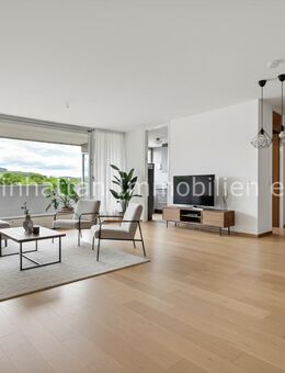 Familienwohnung der Extraklasse: Master-Suite, Gästezimmer mit eigenem Bad und 2 sonnige Loggien - Kronberg (Taunus)