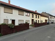 Wohnhaus mit Einliegerwohnung + Scheune - Perl