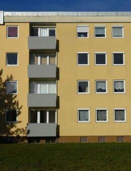 Lichtdurchflutete 4-Zimmer-Wohnung in absolut ruhiger Wohnlage am Fürstenschlag mit Balkon - Altdorf (Nürnberg)