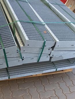 7 Treppen Stufen 1.3 m x 32 cm und Gitterrost - Büdingen