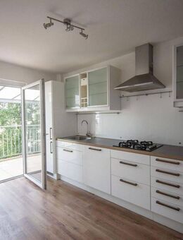 Helle 3-Zimmer-Dachgeschosswohnung mit 2 Balkonen - Hamburg