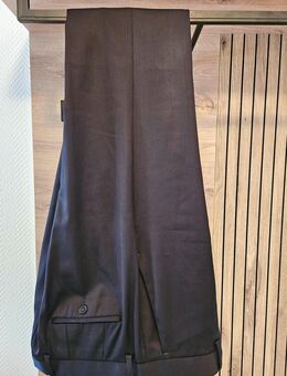 Boss feine Tuchhose schwarz Gr. 48 - Ratingen