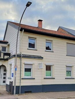 Wohn-Geschäftshaus mit Physiopraxis,Saunalandschaft und Wohnung im OG,Toreinfahrt, Garage, Stellplätzen, Garten und Terrasse, in St. Ingbert-Rohrbach - Sankt Ingbert