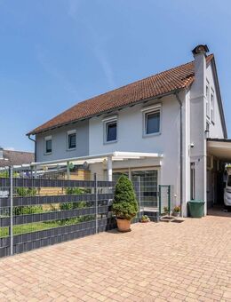 Familienfreundliche Doppelhaushälfte mit Garten und riesiger Doppelgarage - mitten in Lauchringen - Lauchringen