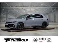 VW Golf, 1.5 VIII R-Line eTSI Black Style Business Pak, Jahr 2024 - Michelstadt