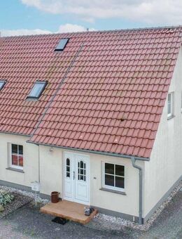 Ihr neues Zuhause: Charmante Doppelhaushälfte mit Garten, 4 Stellplätzen- einziehen und wohlfühlen - Tribsees