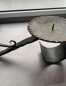 Großer massiver Kerzenständer aus Gusseisen - Vilshofen (Donau) Zentrum