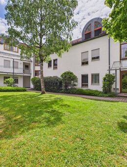 Am Karneidplatz in Harlaching: Helle 3-Zimmer-Wohnung mit Südwest-Balkon - Sofort verfügbar - München
