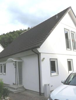 Freistehendes Einfamilienhaus mit sonnigem Grundstück in Leutenberg - Leutenberg