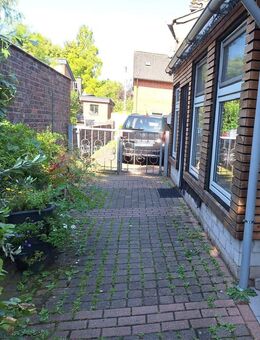 Hälfte eines Grafschafterhauses mit Charme - Duisburg