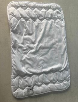 Bettdecke mit Kopfkissen, Bettbezug und 2 Bettüchern, gebraucht - Alfter