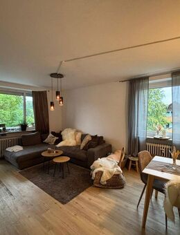 Moderne 2-Zimmer-Wohnung mit Balkon, Stellplatz und Einbauküche - nach Vereinbarung frei - Creußen