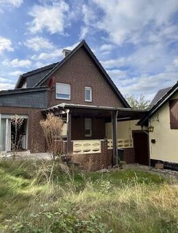 Einfamilienhaus mit Einliegerwohnung Doppelgarage und Nebengebäude in Bortfeld - Wendeburg
