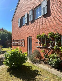 Endreihenhaus mit gr. Grundstück im Friesenstil – Perfekt für Familien und Gartenliebhaber! - Norderstedt