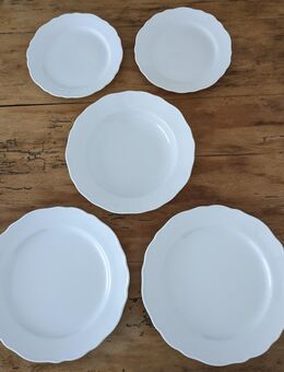5 Teller von "Hutschenreuther" weiß - Augsburg