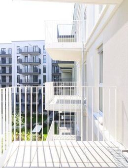 Sonnige Eleganz mit Wohlfühlbalkon: Moderne 2-Zimmer-Wohnung mit Stil und Komfort in "Erstbezug"! - Frankfurt (Main)
