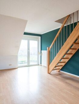 Großzügige 4 Zimmer OG Wohnung mit Balkon, Einbauküche und Stellplatz - Aurich