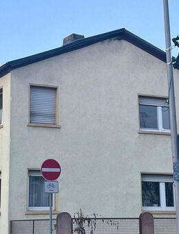 Zweifamilienhaus zur Kernsanierung mit Ausbaureserve in Hattersheim - Hattersheim (Main)