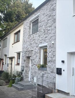 Alles fix und fertig! Modernisiertes Reihenmittelhaus mit Keller und kleinem Garten in Norderstedt - Norderstedt