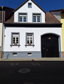 Gepflegtes Einfamilienhaus mit tropischem Garten - Philippsburg