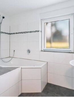 Geräumiges Zweifamilienhaus mit geh. Innenausstattung und schönem Garten in Bergisch Gladbach - Bergisch Gladbach