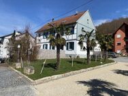 Gepflegtes Mehrfamilienhaus in Winkelbauweise mit sehr schöner Außenumgebung, 2 Gärten mit Teich - Hohberg