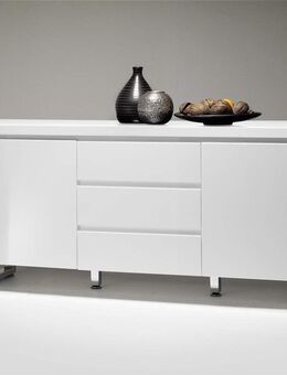 Sideboard Schrank Kommode weiß Hochglanz lackiert MDF Griff Fräsung 111 cm Sydni - Löhne